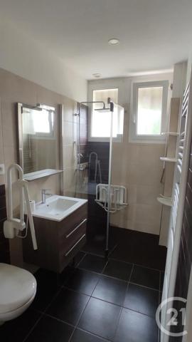 Maison à vendre  8 pièces - 126 m 2   SAINTES  - 17