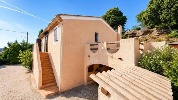 Vente                                                      Villa
                        
                     3 pièces                      72 m2                     à Pourrières