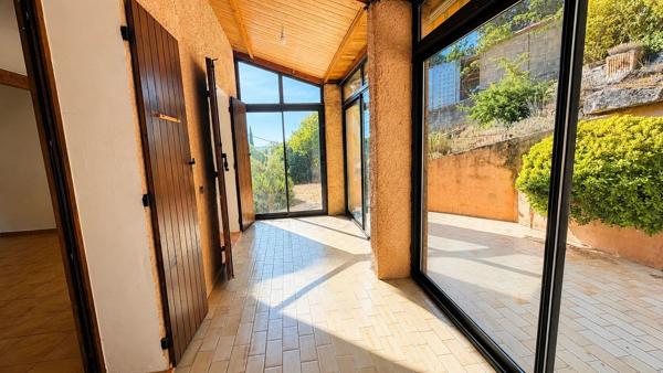 Vente                                                      Villa
                        
                     3 pièces                      72 m2                     à Pourrières