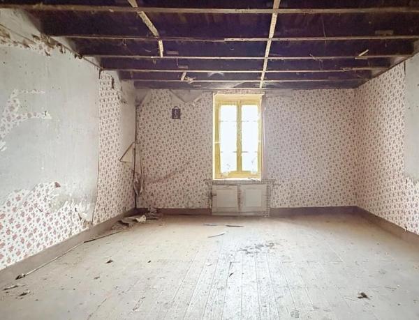 Ancienne forge sur 3 niveaux 105m² sur 777m² de terrain 23 500 €