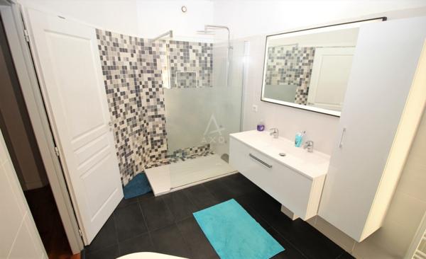 MOISSAC, PRES DU CANAL; EMPLACEMENT EXCEPTIONNEL ET RARE, SUPERBE MAISON DE VILLE ENTIEREMENT RENOVEE