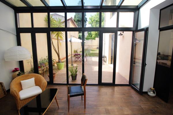 MOISSAC, PRES DU CANAL; EMPLACEMENT EXCEPTIONNEL ET RARE, SUPERBE MAISON DE VILLE ENTIEREMENT RENOVEE