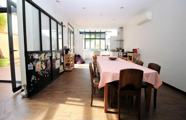 MOISSAC, PRES DU CANAL; EMPLACEMENT EXCEPTIONNEL ET RARE, SUPERBE MAISON DE VILLE ENTIEREMENT RENOVEE