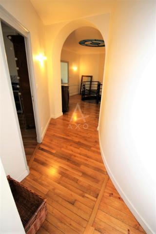 MOISSAC, PRES DU CANAL; EMPLACEMENT EXCEPTIONNEL ET RARE, SUPERBE MAISON DE VILLE ENTIEREMENT RENOVEE