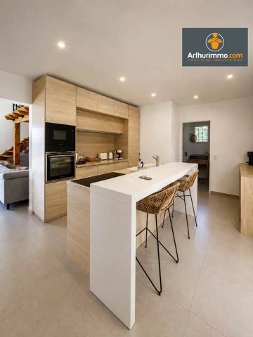 Vente                                                      Maison
                        
                     8 pièces                      237 m2                     à Porticcio