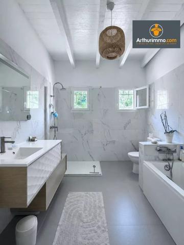 Vente                                                      Maison
                        
                     8 pièces                      237 m2                     à Porticcio