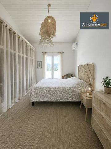Vente                                                      Maison
                        
                     8 pièces                      237 m2                     à Porticcio