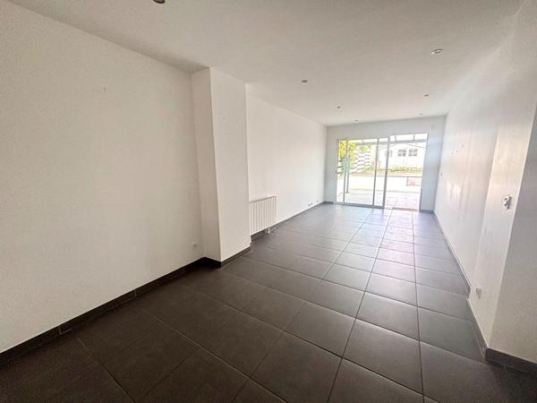 A vendre Maison de ville entièrement rénovée proche des commodités