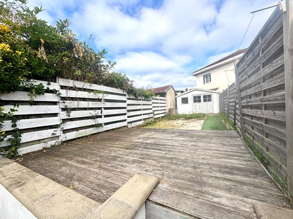 A vendre Maison de ville entièrement rénovée proche des commodités