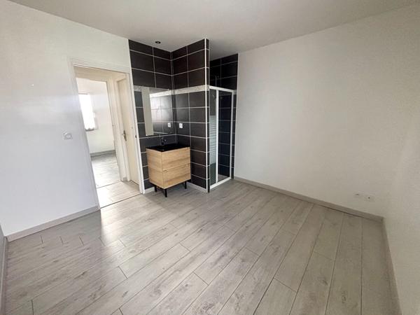 A vendre Maison de ville entièrement rénovée proche des commodités