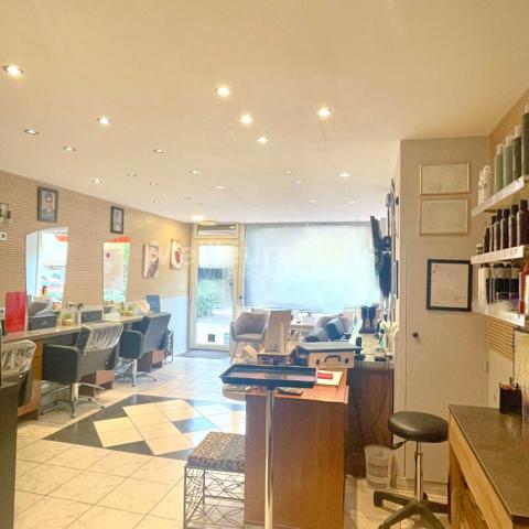 Fréjus/Saint-Raphaël - fonds de commerce 35m2 faible loyer top situation et vitrine !