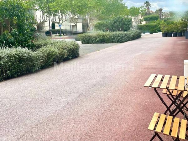 Fréjus/Saint-Raphaël - fonds de commerce 35m2 faible loyer top situation et vitrine !