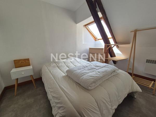 À LOUER - APPARTEMENT MEUBLÉ 3 CHAMBRES EN DUPLEX - BOURG SÉRENT