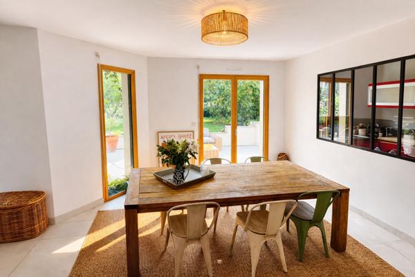 La Gouesnière (35350) Maison contemporaine 136 m² – 5 chambres. Vie de plain-pied, jardin arboré – Proche Saint-Malo