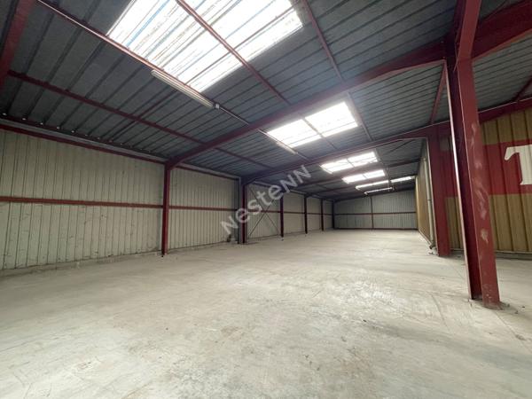 A louer 600m² Betting :Dépôt + bureaux
