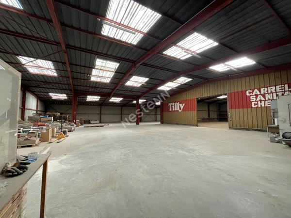 A louer 600m² Betting :Dépôt + bureaux