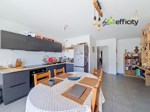Appartement
         4 pièces
        - 75 m² 259 000 € *