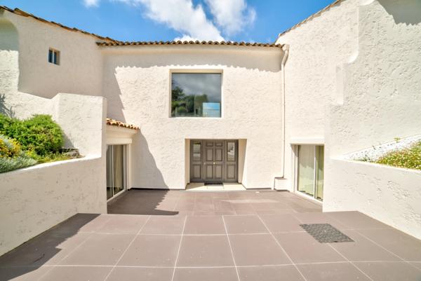 Villa de prestige avec piscine et gardien à MOUANS SARTOUX (06)