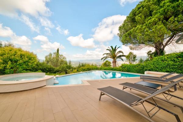 Villa de prestige avec piscine et gardien à MOUANS SARTOUX (06)