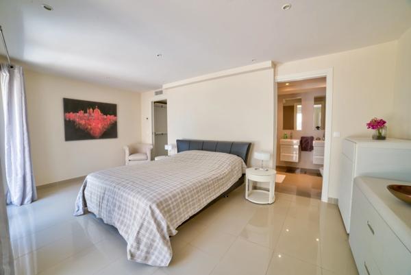 Villa de prestige avec piscine et gardien à MOUANS SARTOUX (06)