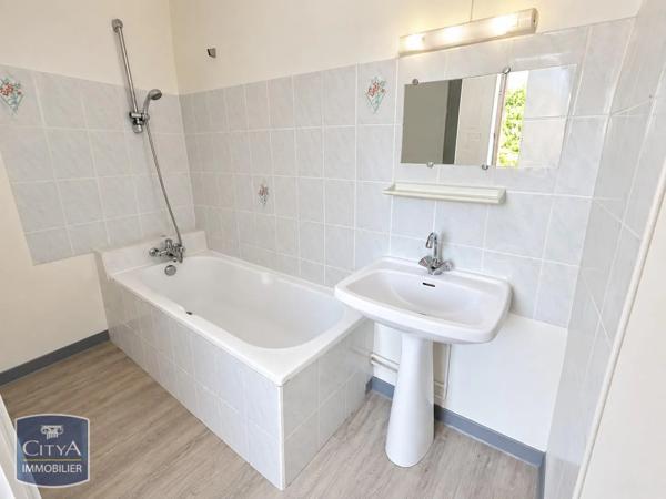 Maison à louer 4 pièces 104.73m² Marcillat-en-Combraille (03420)