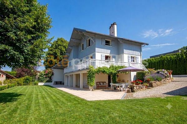 Vente
                Appartement60,96 m² - 3 Pièces -
                    SAINT CERGUES (74140)
