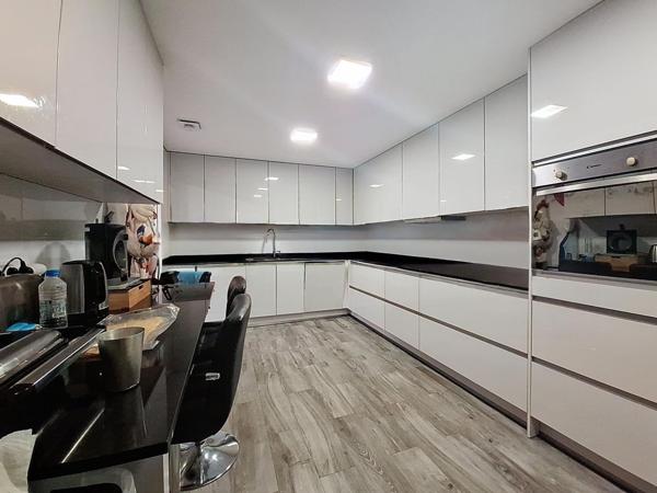 SUPERBE APPARTEMENT T4 93 M² - AJACCIO