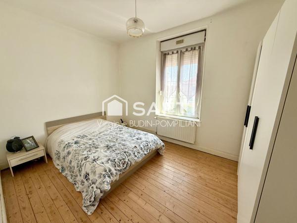 Maison familiale 6 chambres  + jardin + garage à 2 pas des frontières – Charme & volumes assurés !