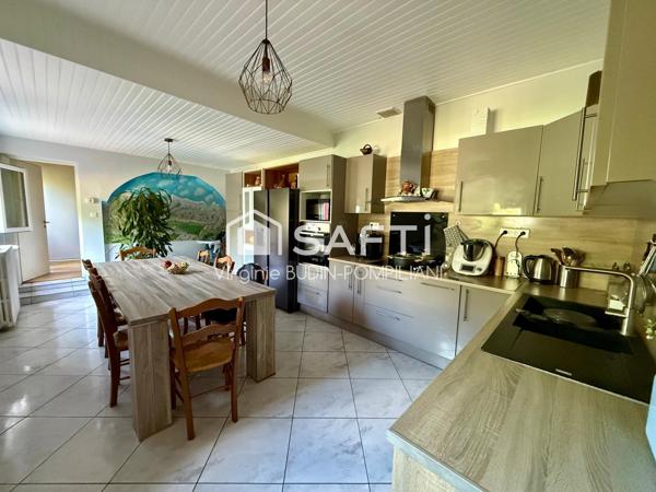 Maison familiale 6 chambres  + jardin + garage à 2 pas des frontières – Charme & volumes assurés !