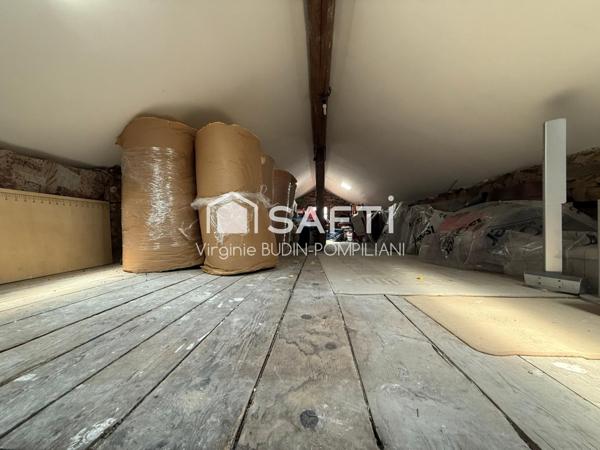 Maison familiale 6 chambres  + jardin + garage à 2 pas des frontières – Charme & volumes assurés !