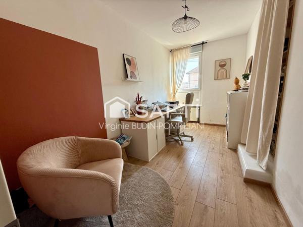 Maison familiale 6 chambres  + jardin + garage à 2 pas des frontières – Charme & volumes assurés !