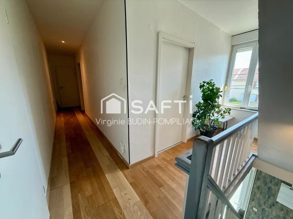 Maison familiale 6 chambres  + jardin + garage à 2 pas des frontières – Charme & volumes assurés !