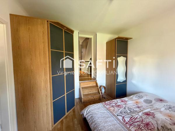 Maison familiale 6 chambres  + jardin + garage à 2 pas des frontières – Charme & volumes assurés !