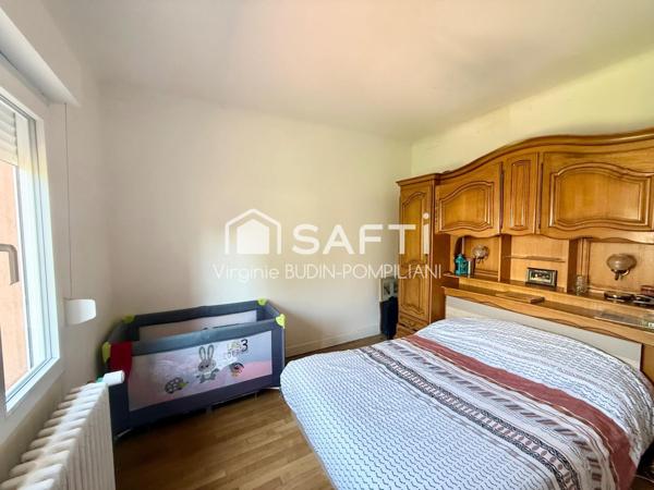 Maison familiale 6 chambres  + jardin + garage à 2 pas des frontières – Charme & volumes assurés !