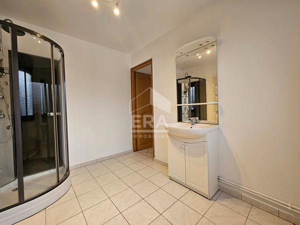 Maison individuelle rénovée 3 chambres semi plain pied