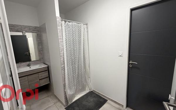 Maison à vendre    3 pièces •  Pia