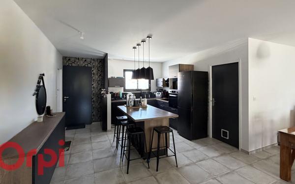 Maison à vendre    3 pièces •  Pia