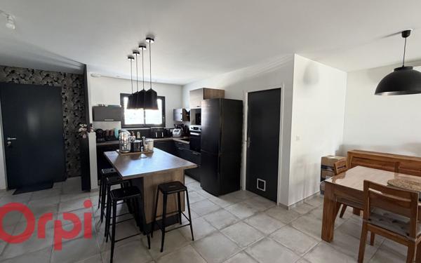 Maison à vendre    3 pièces •  Pia