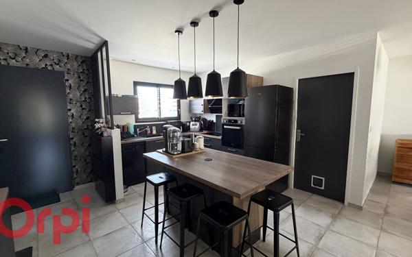 Maison à vendre    3 pièces •  Pia