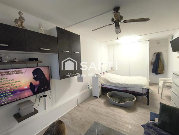 A 100 m de la Mer, studio en très bon état en RDJ avec terrasse.