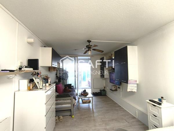 A 100 m de la Mer, studio en très bon état en RDJ avec terrasse.