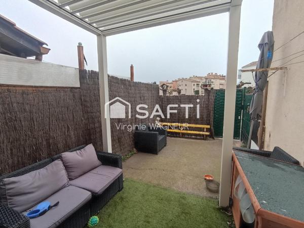 A 100 m de la Mer, studio en très bon état en RDJ avec terrasse.