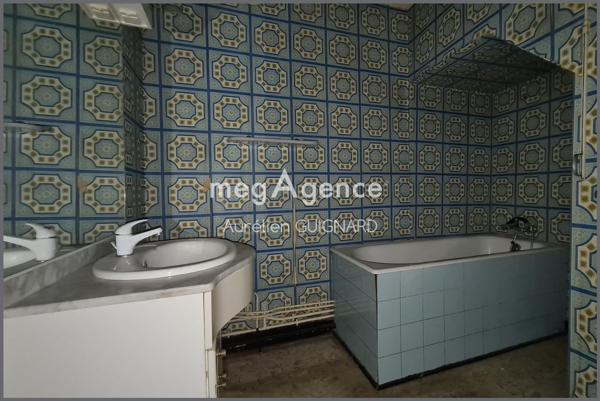 Maison à BRESSUIRE, 79300 - 6 pièces 108m²