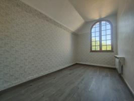 A 5 mn DE SAINTE GENEVIEVE, TRES BELLE MAISON BOURGEOISE DE 150 m² HAB AVEC GARAGE ET DEPENDANCES SUR 800 M²  Sainte-Geneviève (60730)