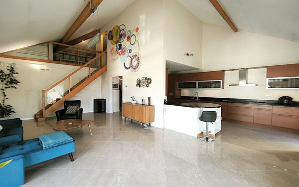 Appartement à vendre    6 pièces • 155,12 m2 Ferney-Voltaire