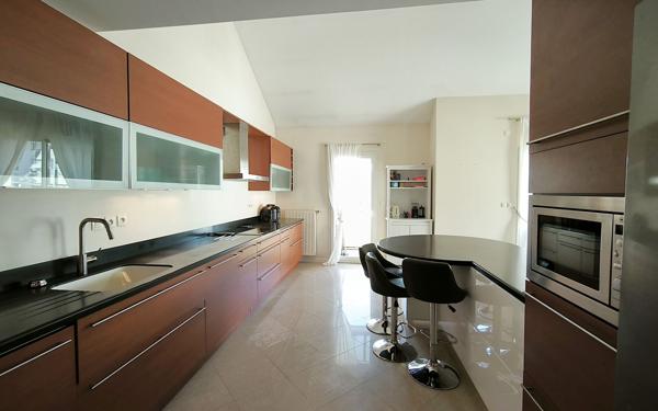 Appartement à vendre    6 pièces • 155,12 m2 Ferney-Voltaire