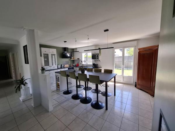 GRANDE MAISON FAMILIAL, 6 CHAMBRES, AVRILLE