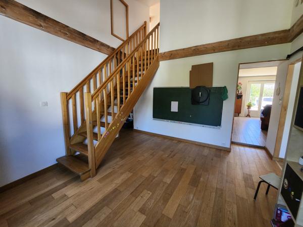 Mareuil-sur-Lay-Dissais (85320) Maison en pierre rénovée avec diverses dépendances et 4 chambres