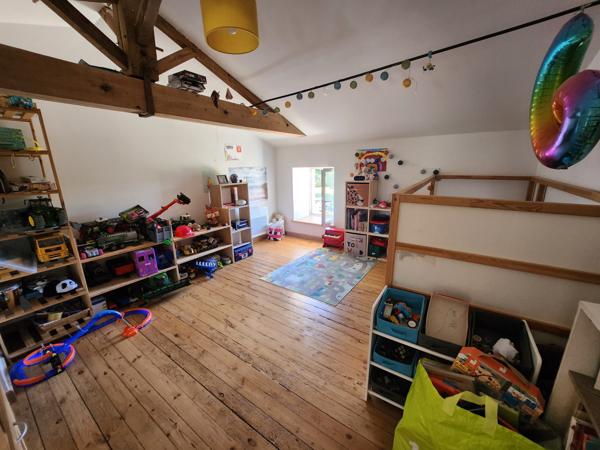 Mareuil-sur-Lay-Dissais (85320) Maison en pierre rénovée avec diverses dépendances et 4 chambres