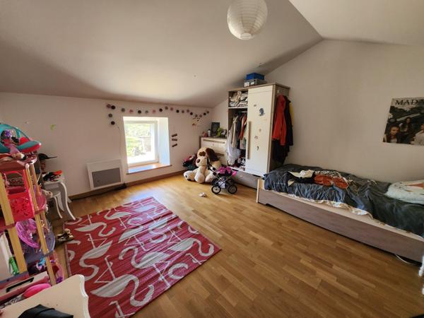 Mareuil-sur-Lay-Dissais (85320) Maison en pierre rénovée avec diverses dépendances et 4 chambres